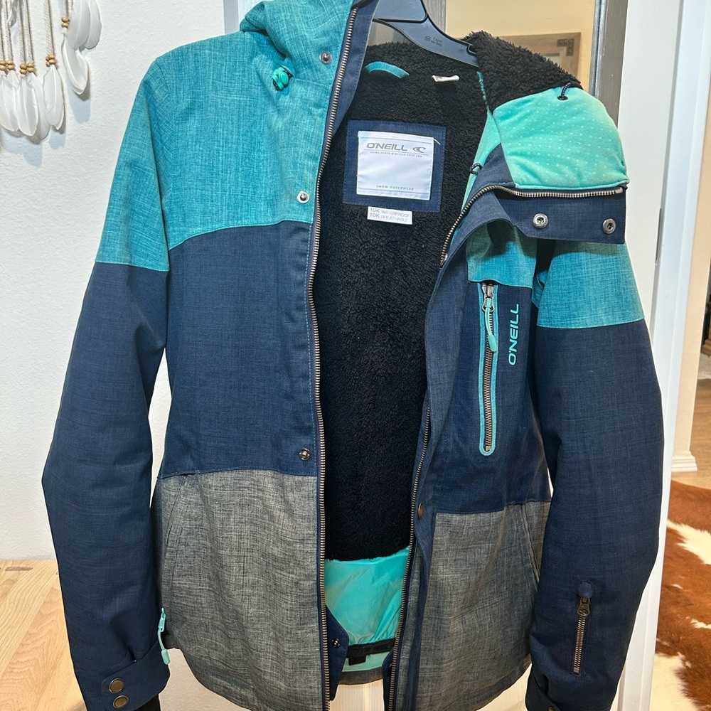 Brand new O’Neill women’s coat! Size small!! This coat is so soft inside!!